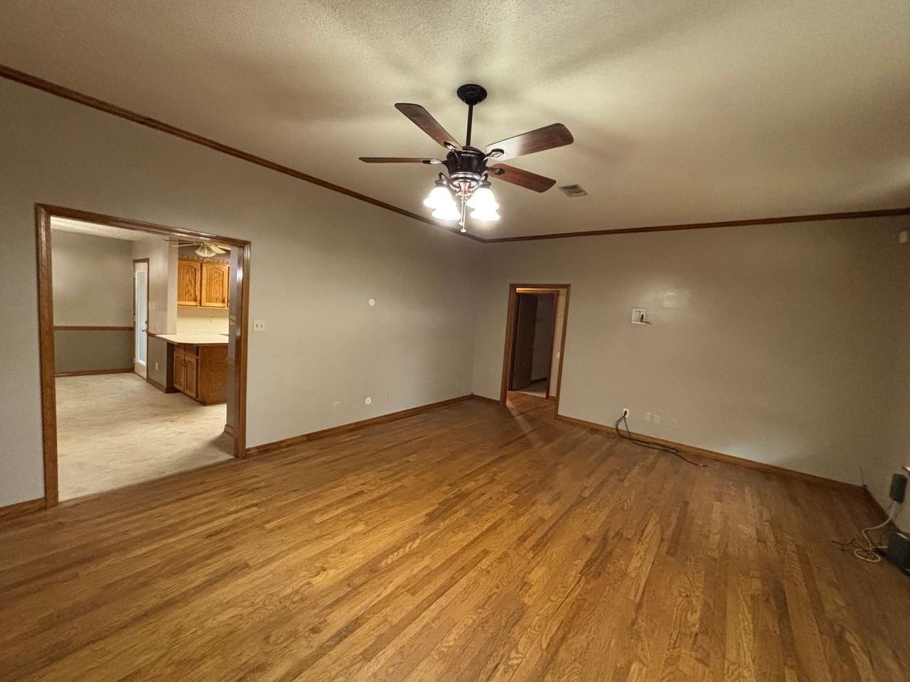 1114 Nightingale Ln - Photo 2 of 10