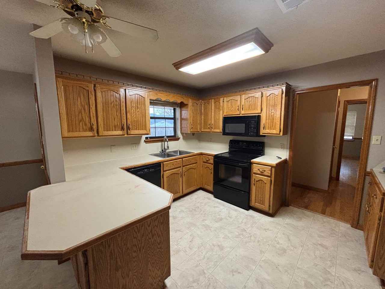 1114 Nightingale Ln - Photo 3 of 10