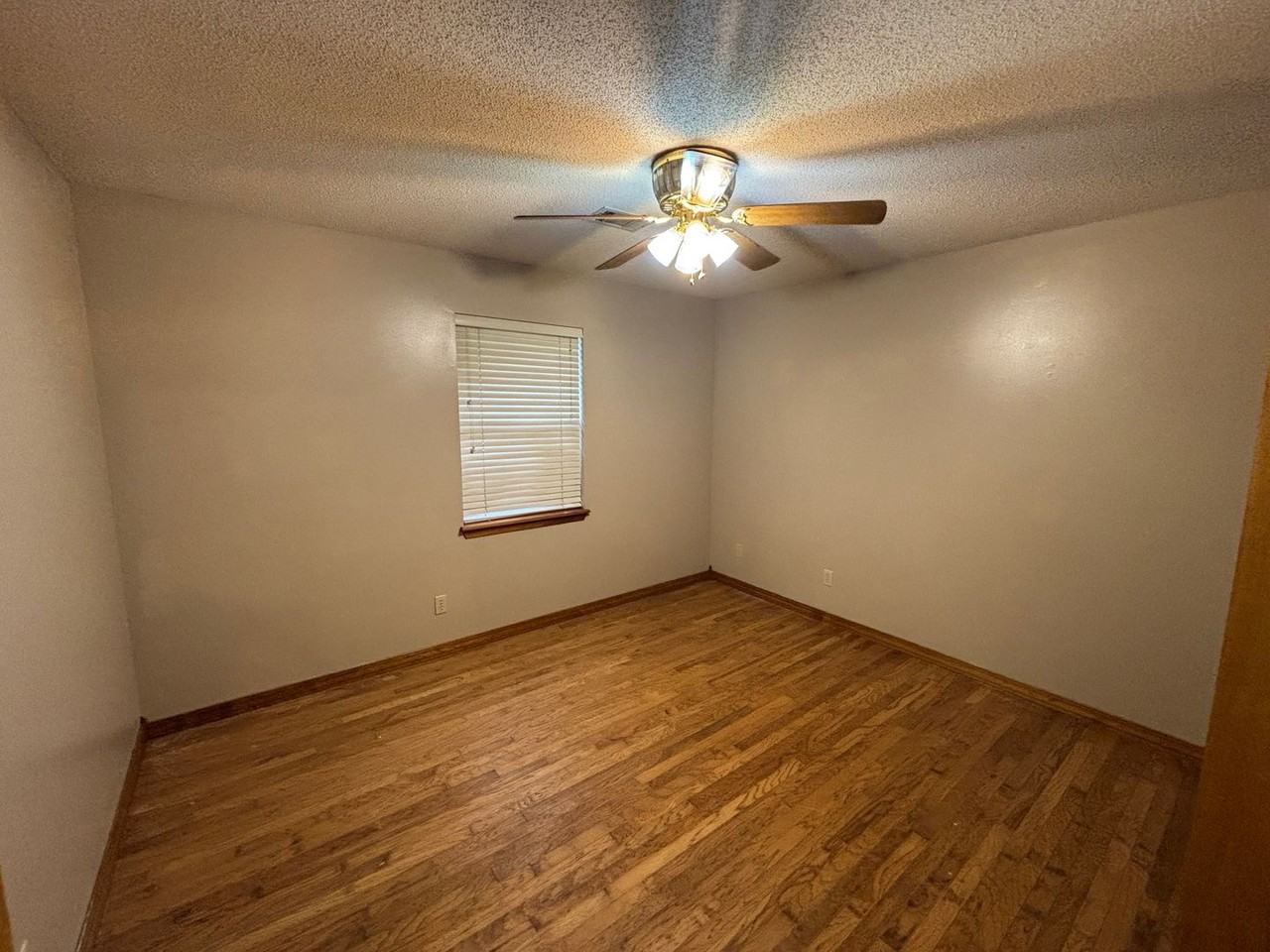 1114 Nightingale Ln - Photo 5 of 10