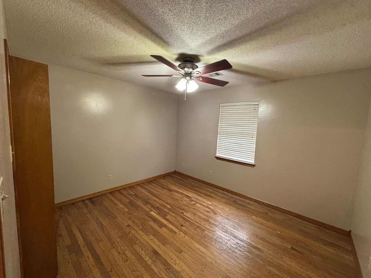 1114 Nightingale Ln - Photo 6 of 10