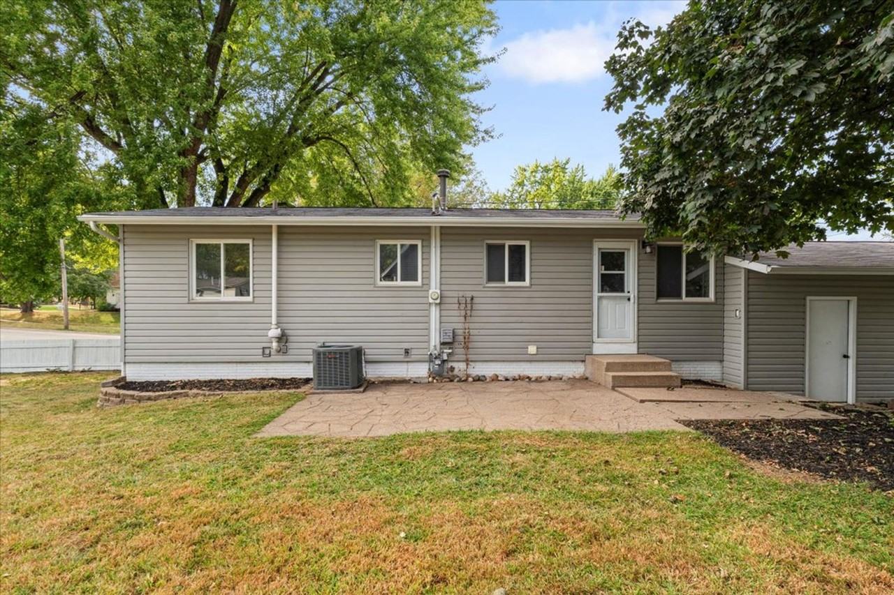 4153 Greenbrier Drive - Photo 7 of 36