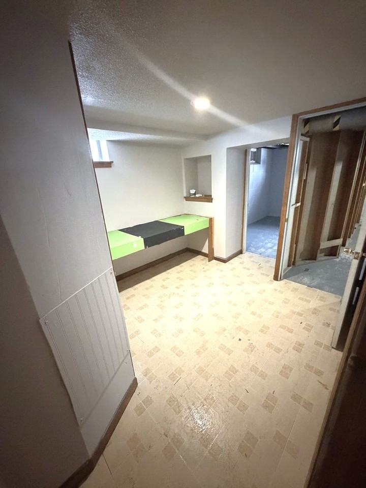 5668 N 70th St - Photo 3 of 10