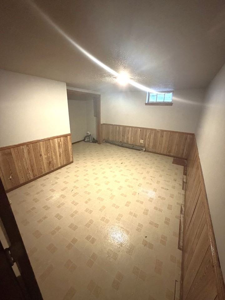 5668 N 70th St - Photo 4 of 10