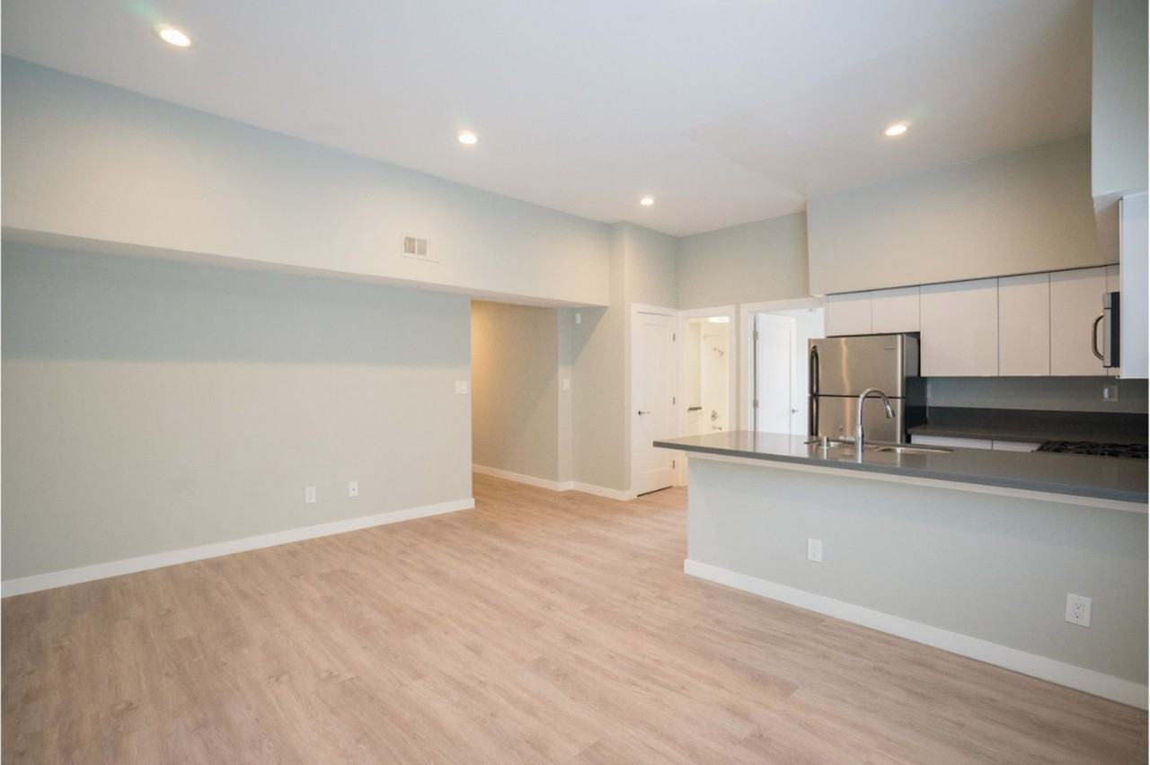 3426 West 1st St - Photo 5 of 10