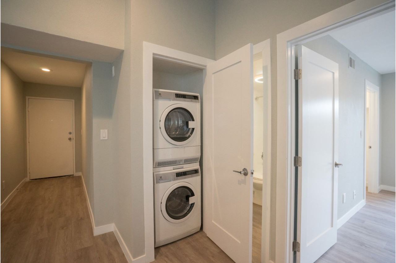 3426 West 1st St - Photo 6 of 10