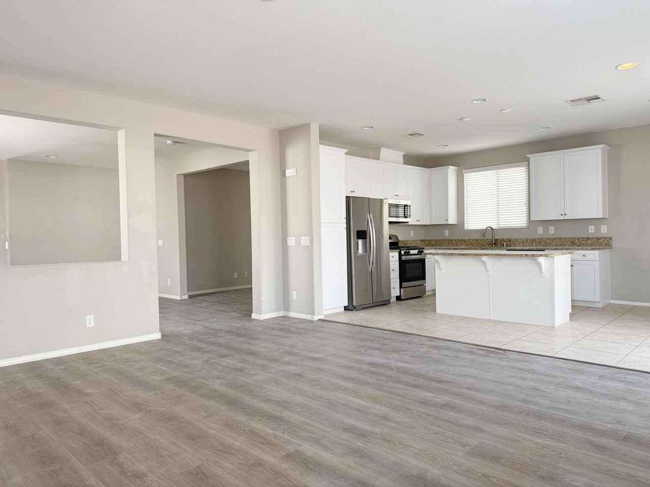 7399 Amesbury St - Photo 3 of 11