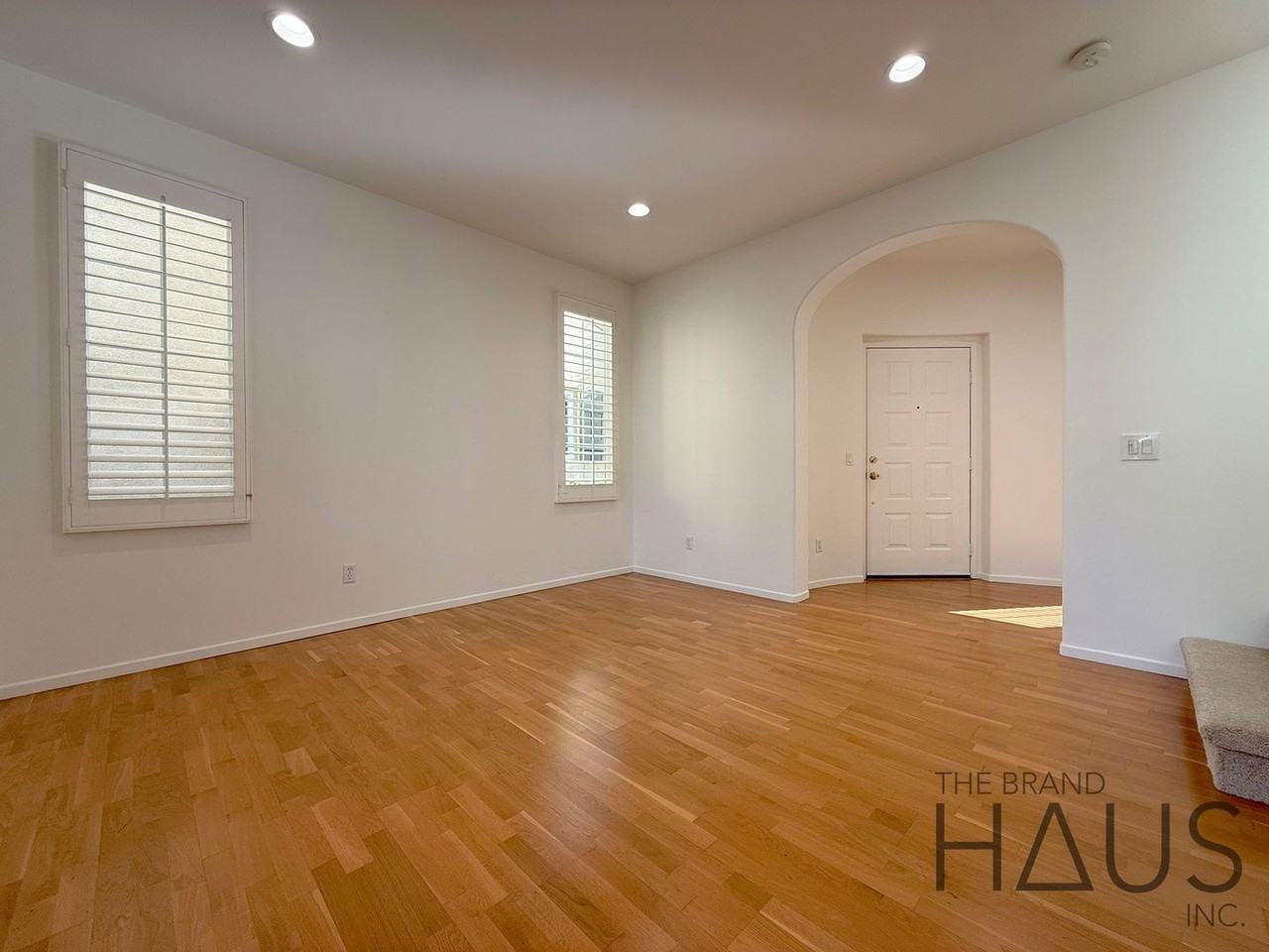 56 Alevera St - Photo 3 of 34