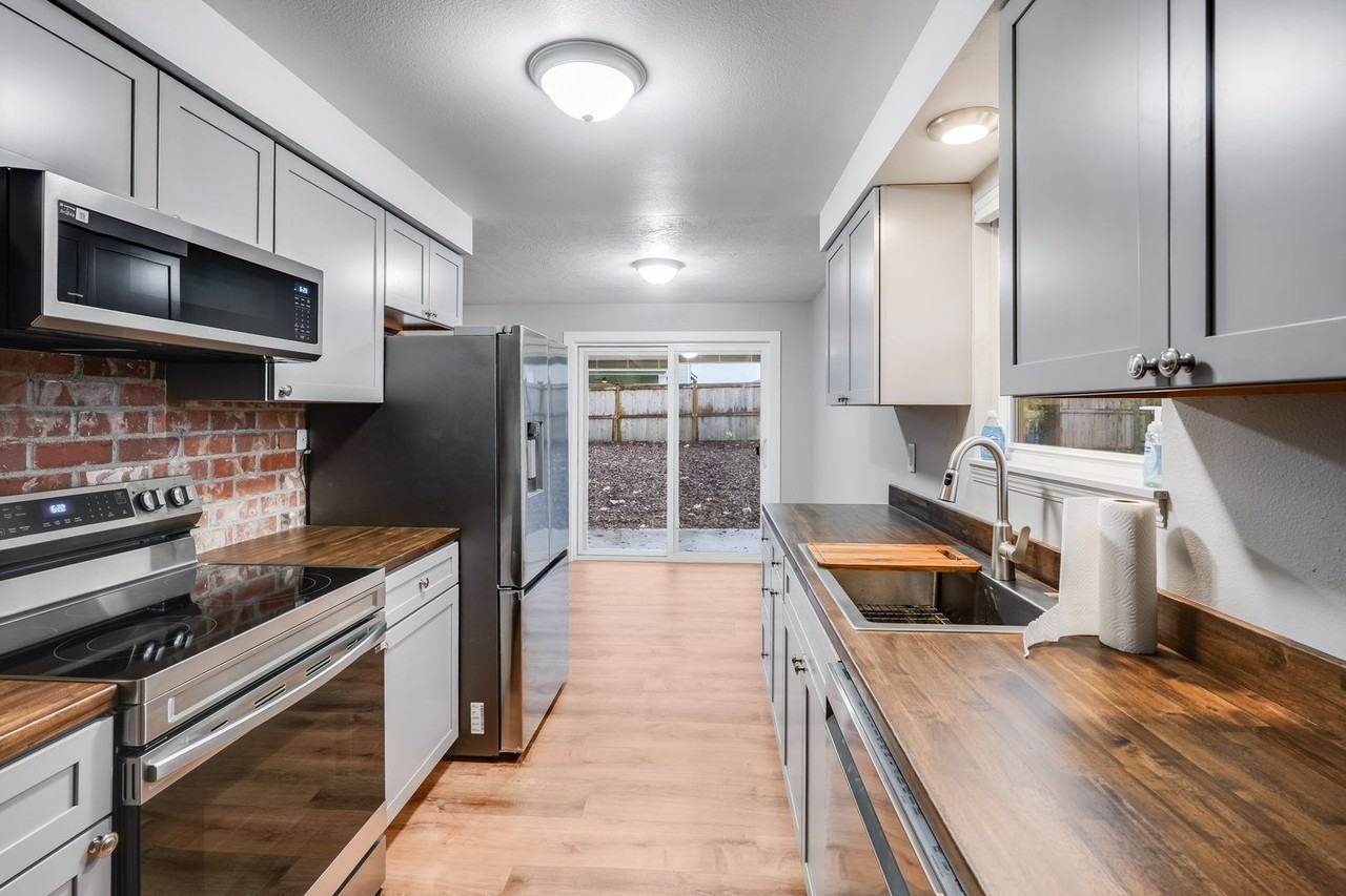 8073 Se Rofini Ct - Photo 4 of 12