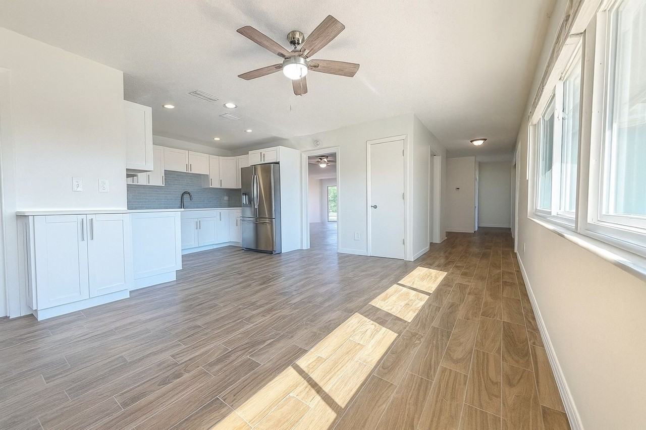 1458 Alwynne Dr - Photo 4 of 35