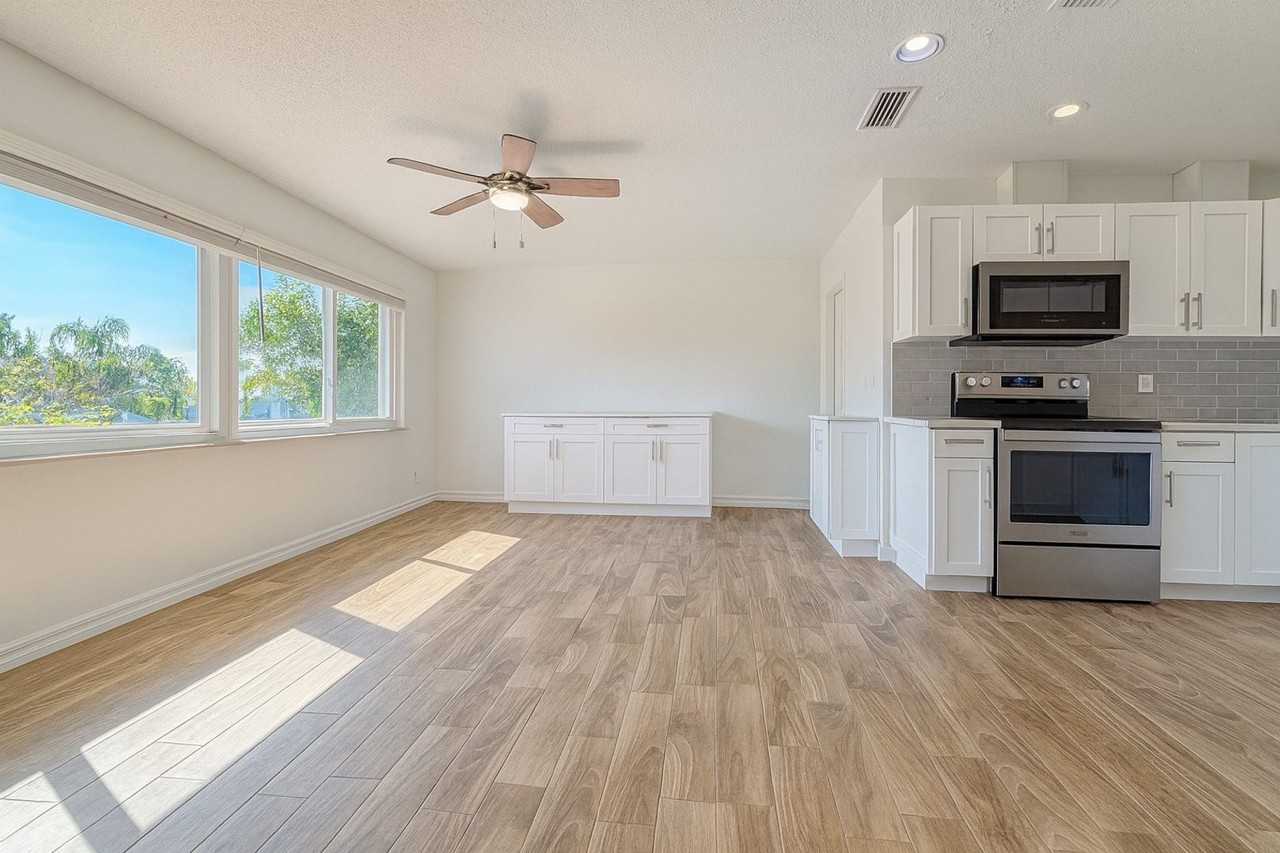 1458 Alwynne Dr - Photo 5 of 35