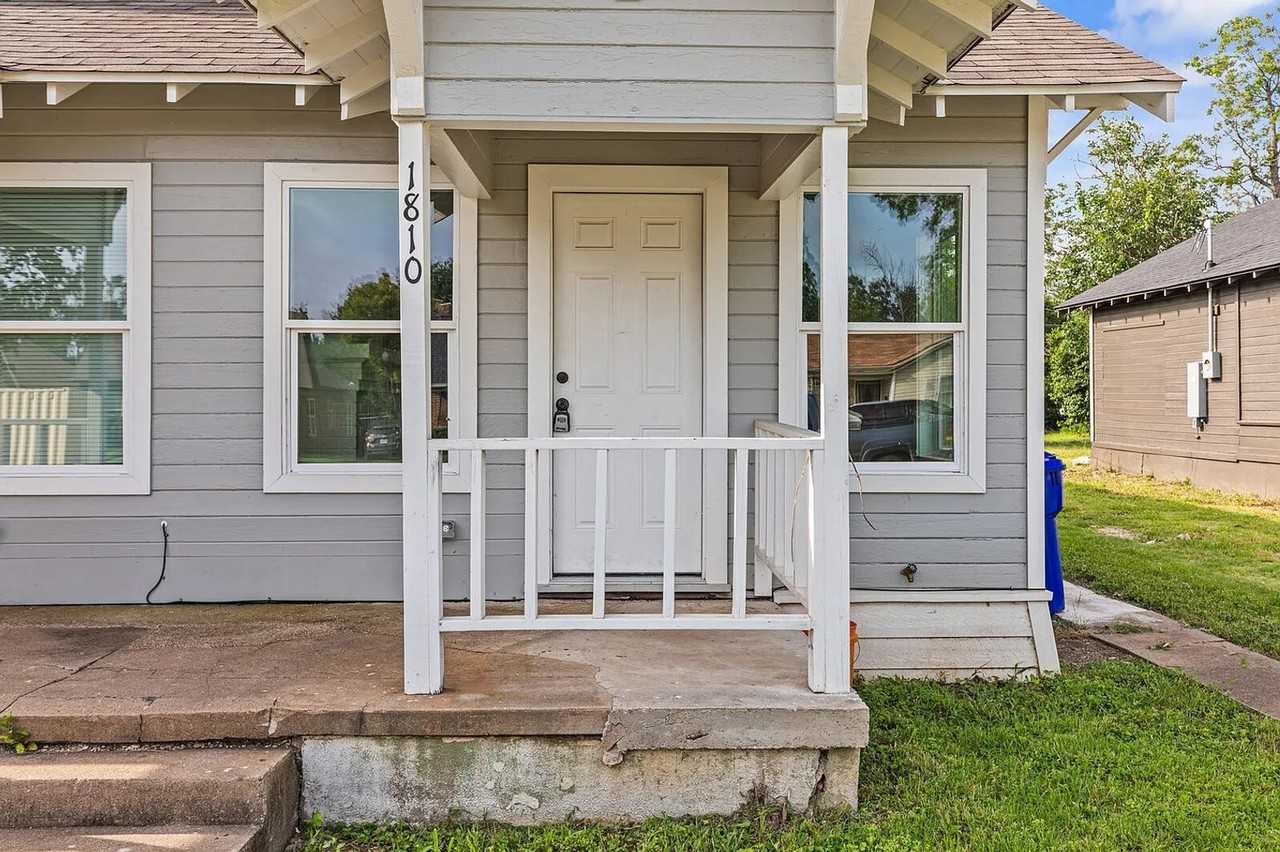 1808-10 Windsor Avenue - Photo 2 of 12