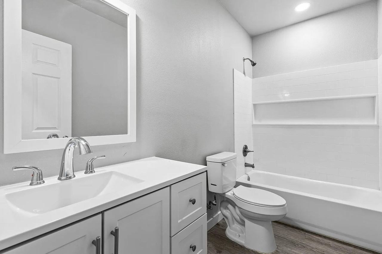 1808-10 Windsor Avenue - Photo 4 of 12