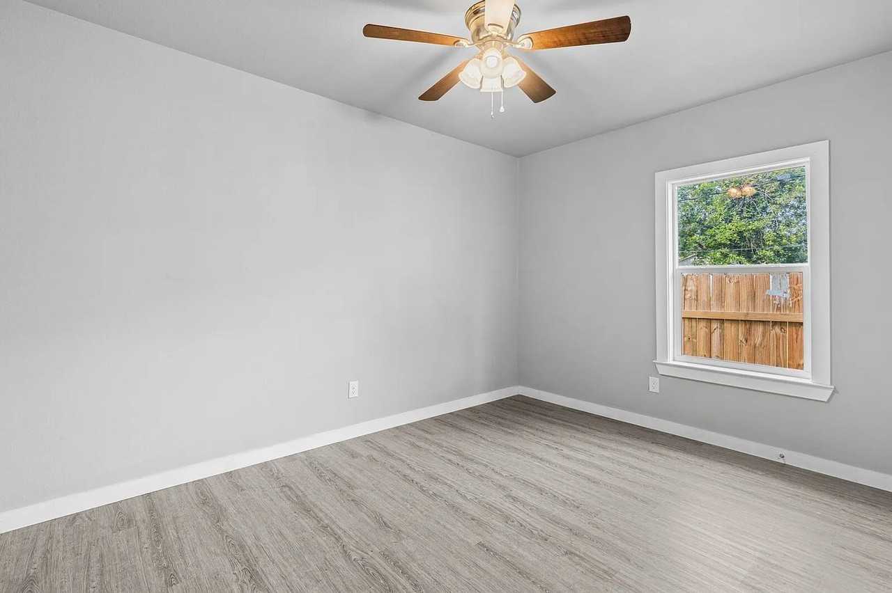 1808-10 Windsor Avenue - Photo 6 of 12