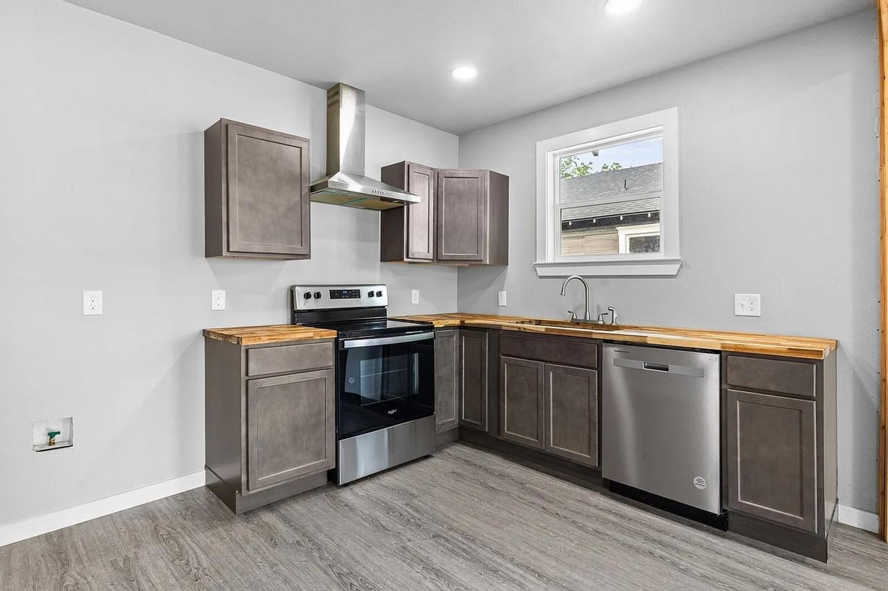 1808-10 Windsor Avenue - Photo 7 of 12