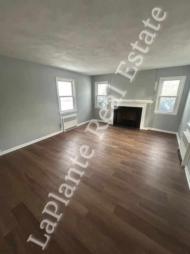 4301 Vermaas Ave - Photo 2 of 16