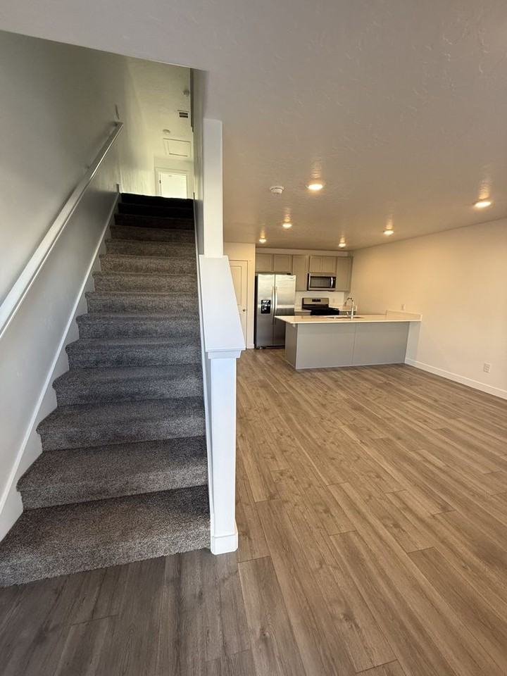 686 W 1920 S - Photo 3 of 29