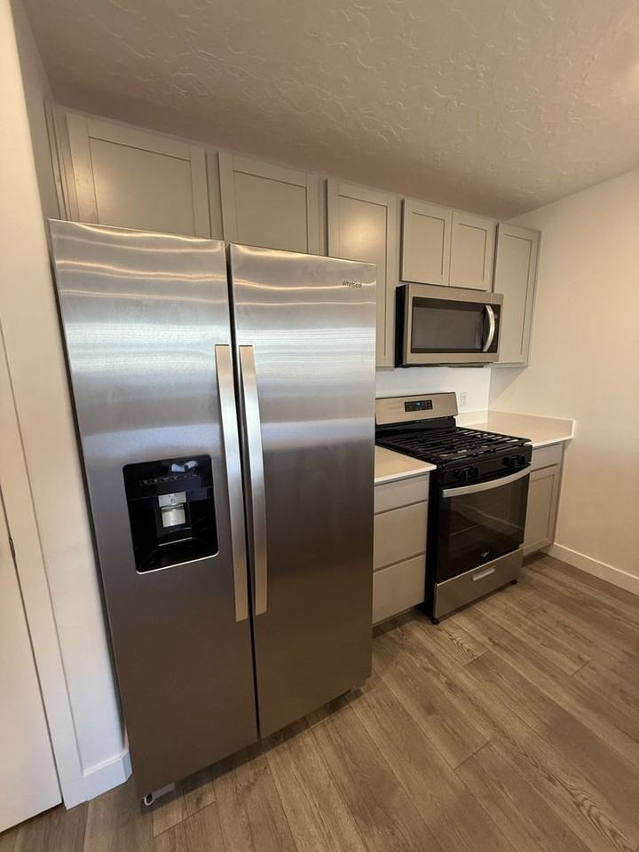 686 W 1920 S - Photo 6 of 29