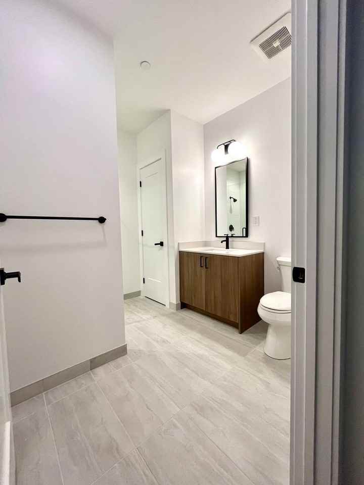 201 Gardner St - Photo 7 of 14