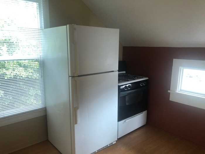 230 Se Everett St #3 - Photo 2 of 6