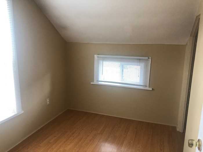 230 Se Everett St #3 - Photo 5 of 6