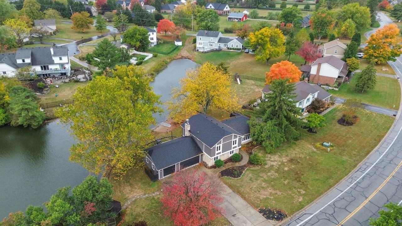 733 E Greyhound Pass - Photo 3 of 46