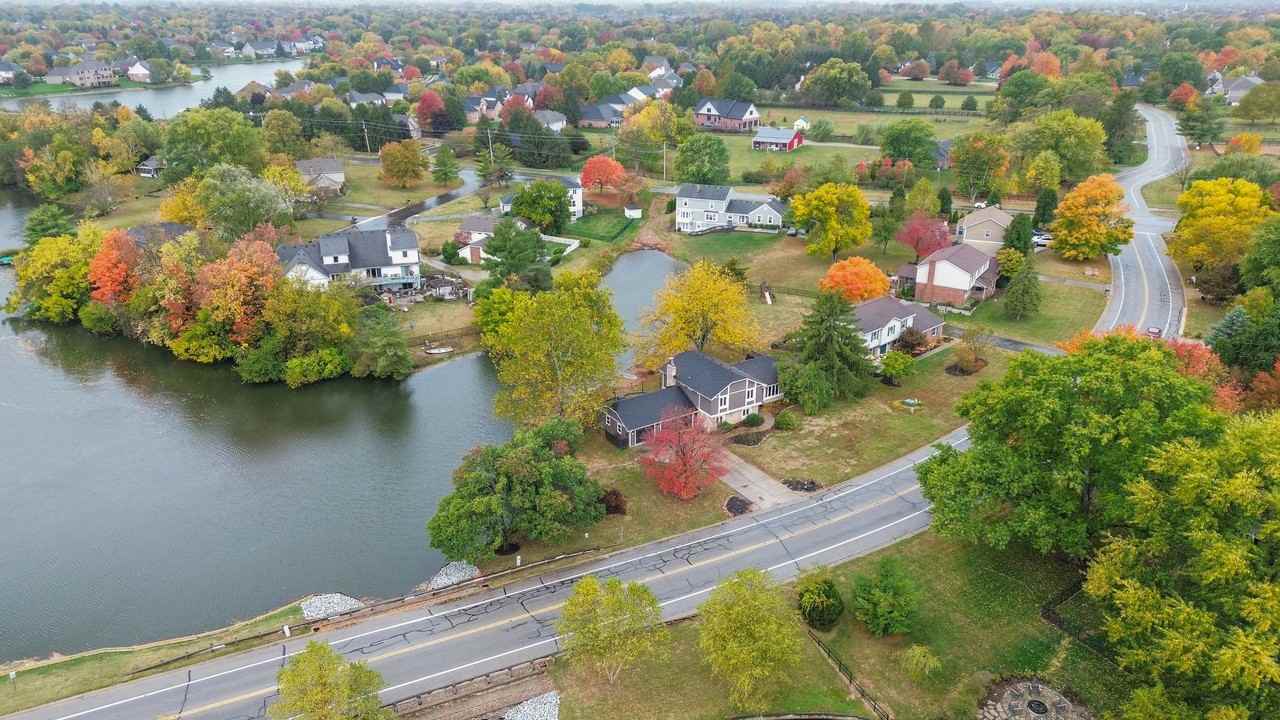 733 E Greyhound Pass - Photo 4 of 46