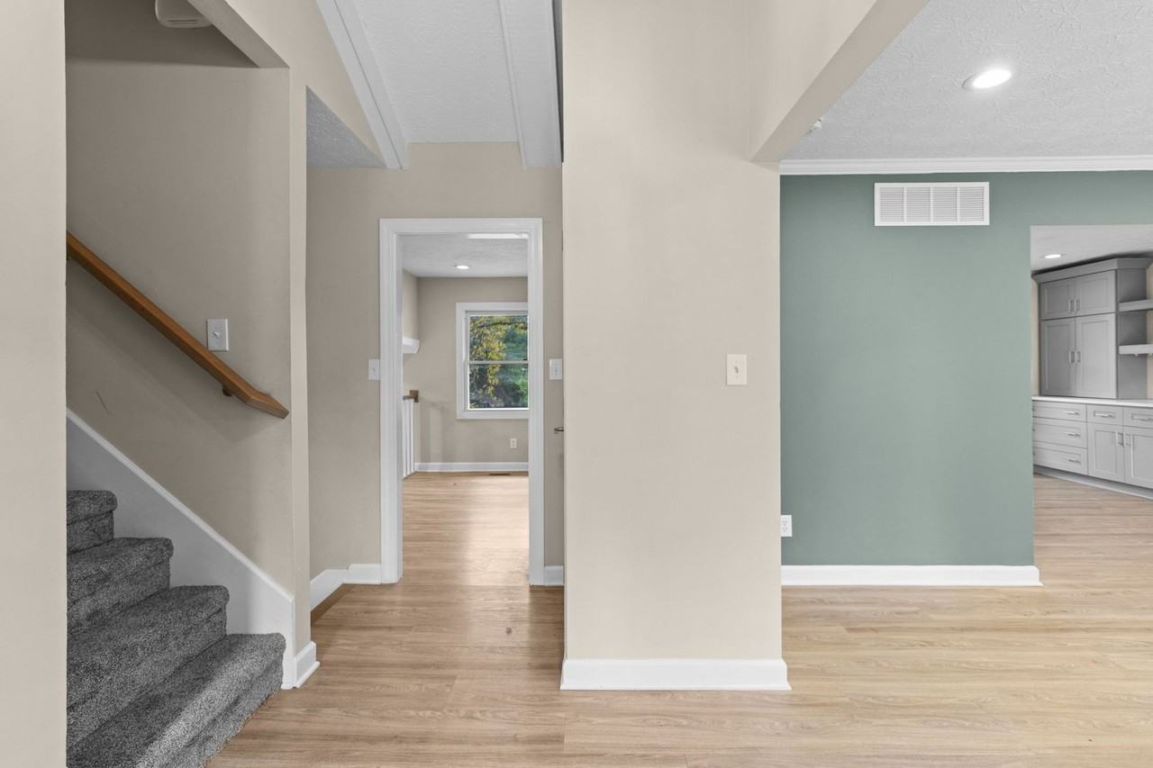 733 E Greyhound Pass - Photo 7 of 46