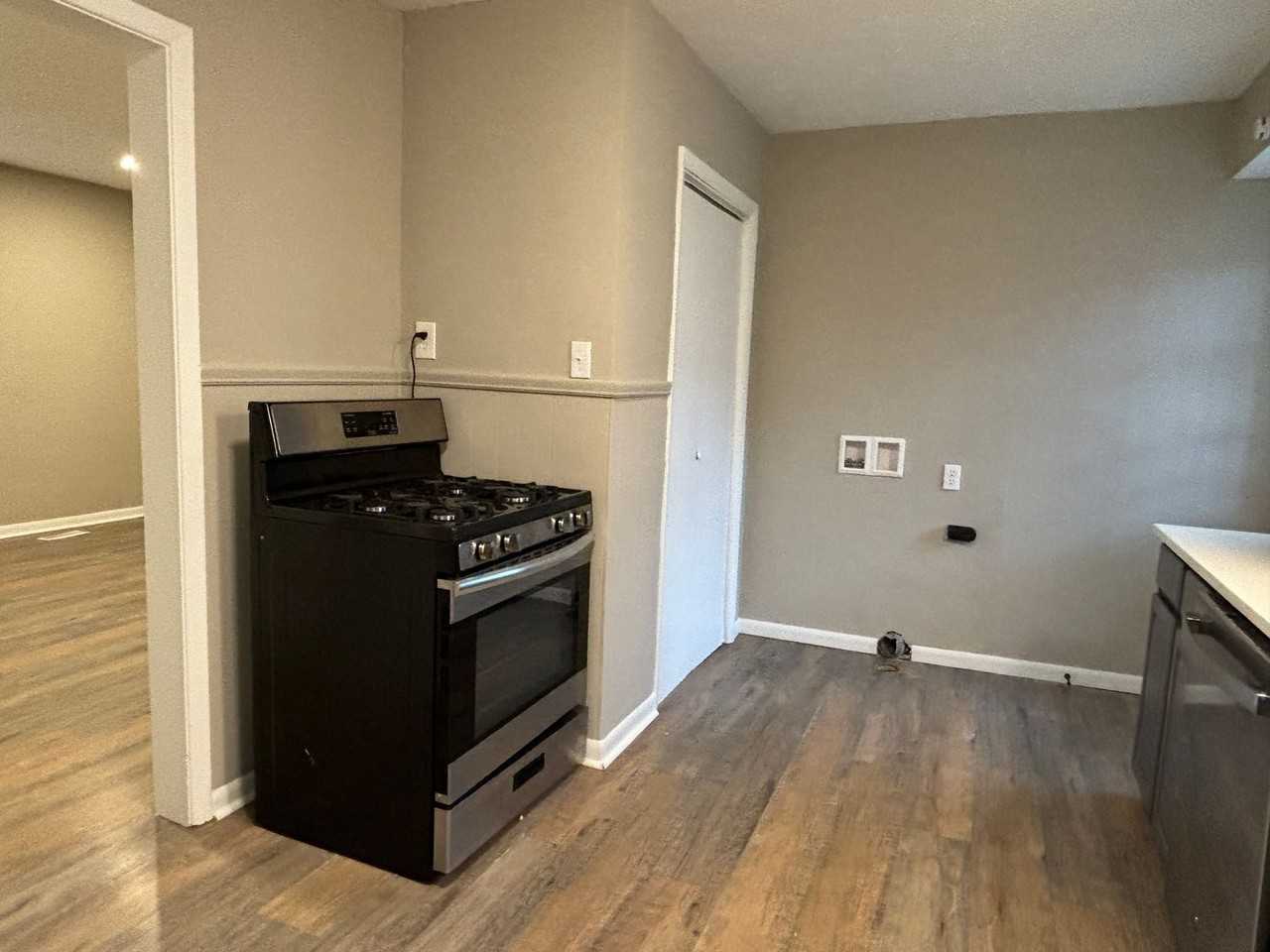 4414 Kingsley Dr - Photo 5 of 21