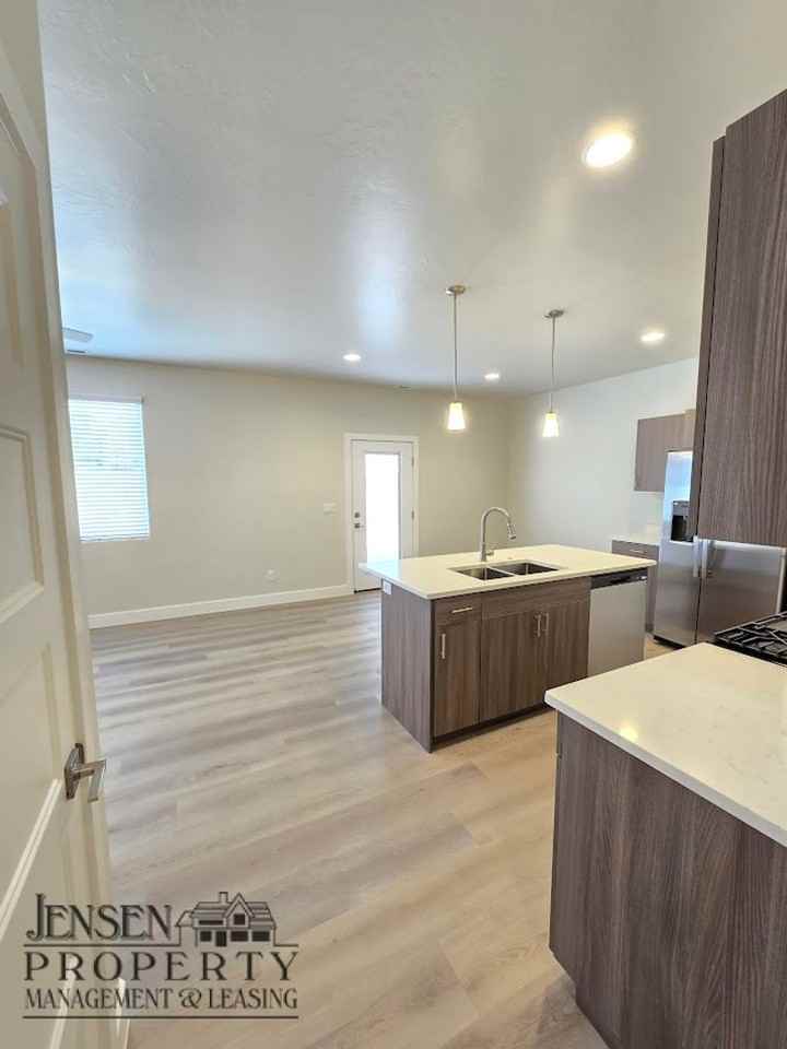 4122 Baywood Drive - Photo 4 of 30