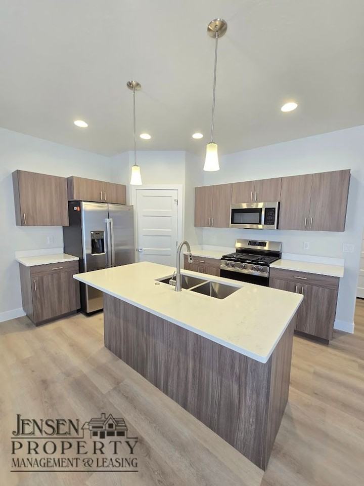 4122 Baywood Drive - Photo 5 of 30