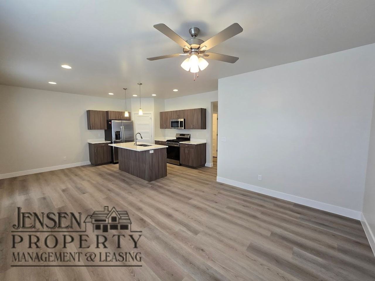 4122 Baywood Drive - Photo 6 of 30