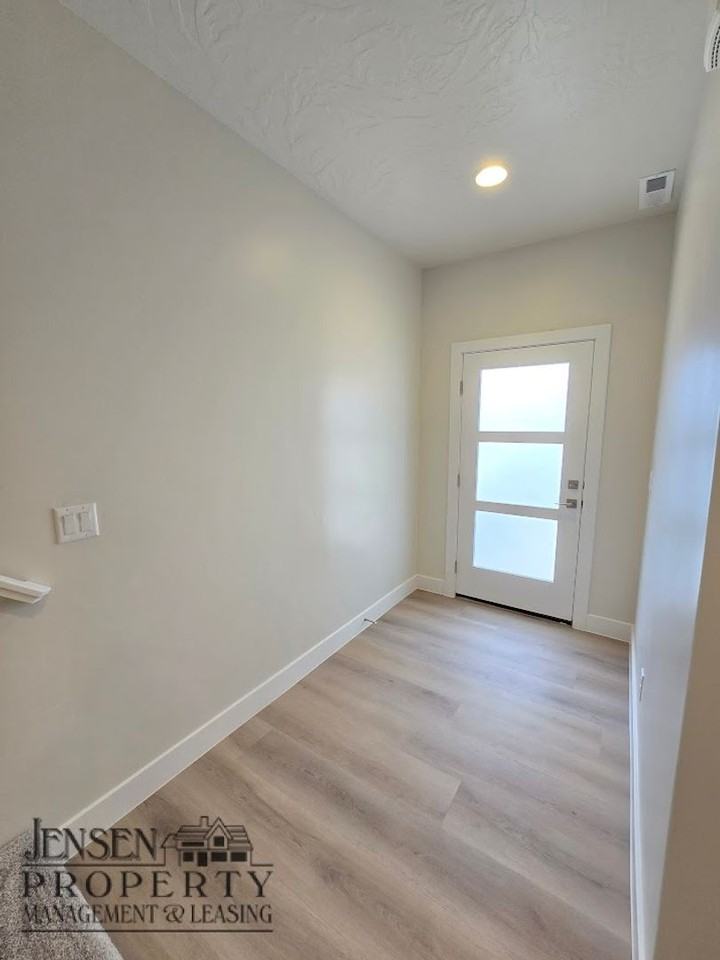 4117 Baywood Drive - Photo 4 of 28