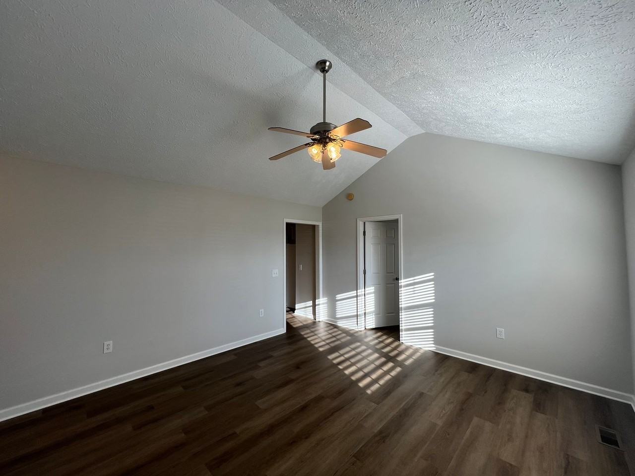 234 Loch Lomand Dr - Photo 2 of 26