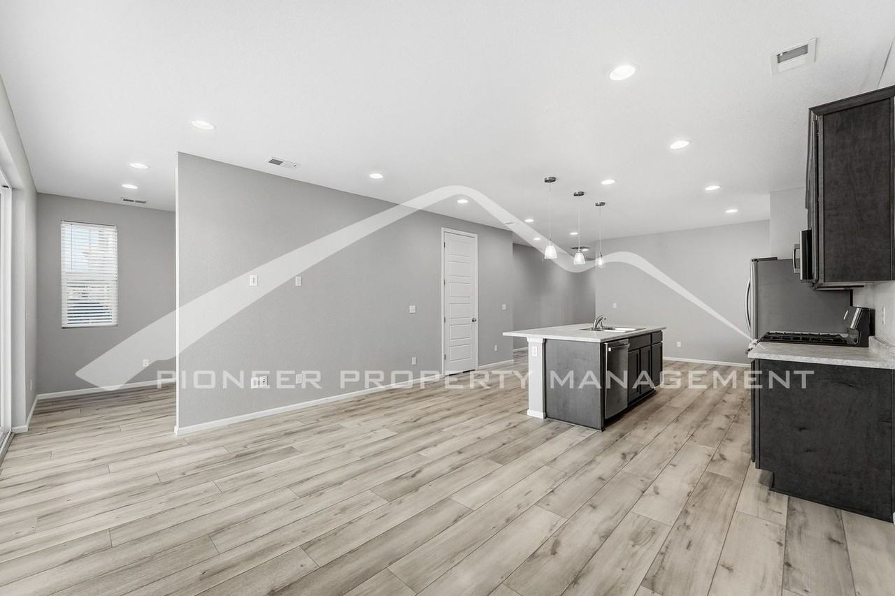 22135 East Stanford Drive - Photo 3 of 26