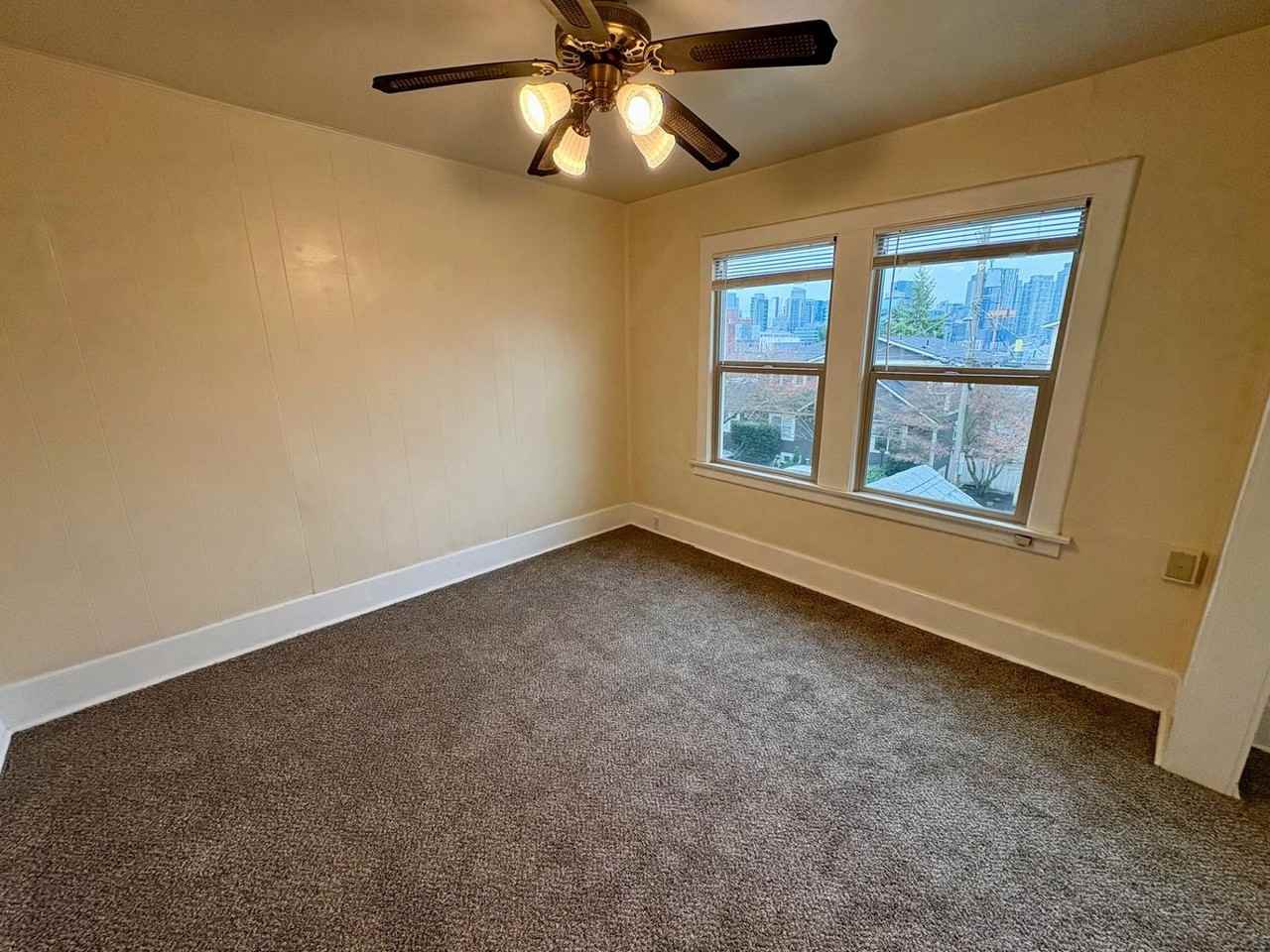 556 Ward Street - Photo 2 of 12