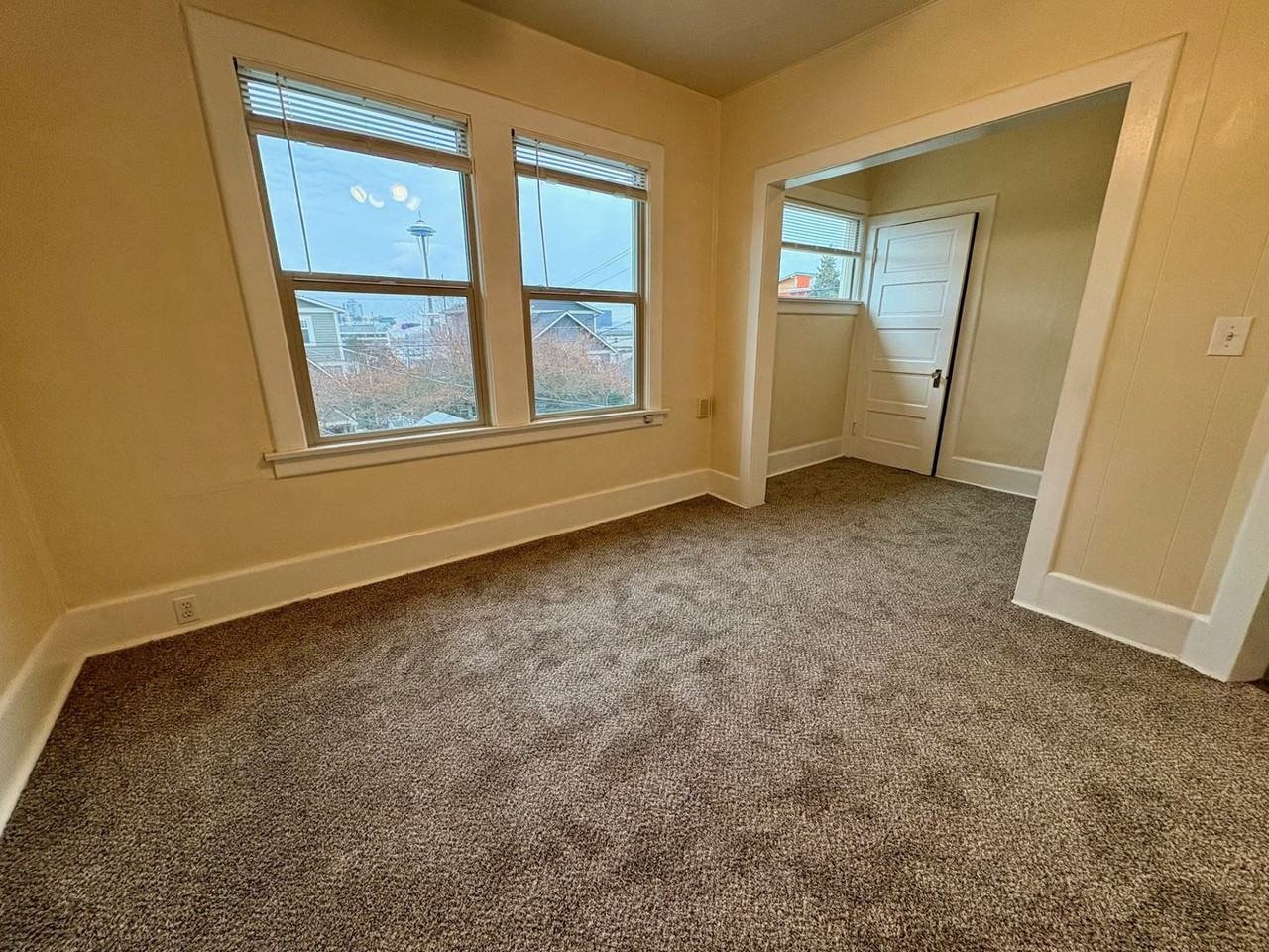 556 Ward Street - Photo 3 of 12