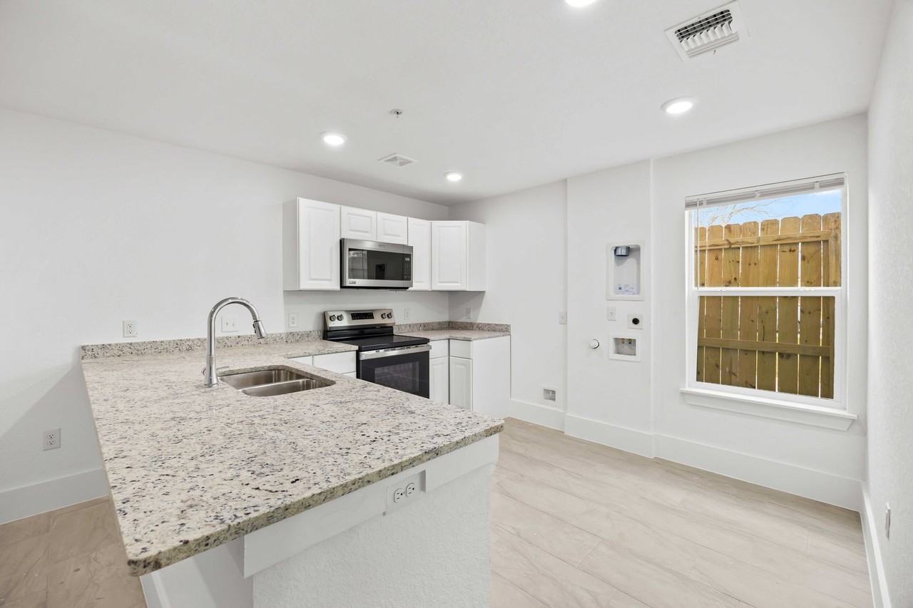 Ware - Photo 5 of 28