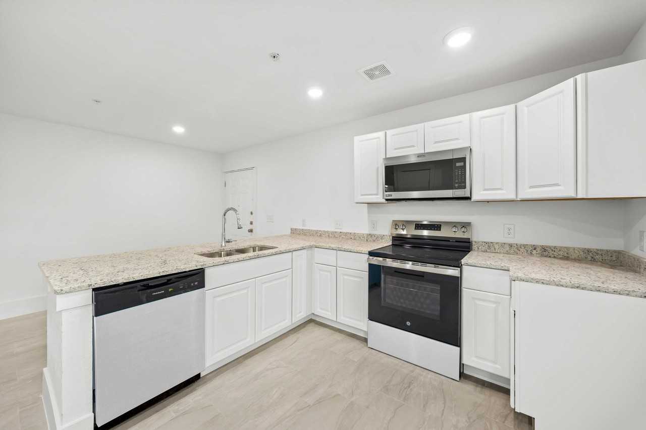 Ware - Photo 6 of 28