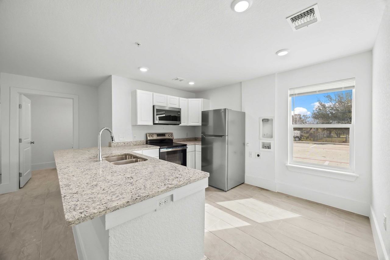 Ware - Photo 2 of 13