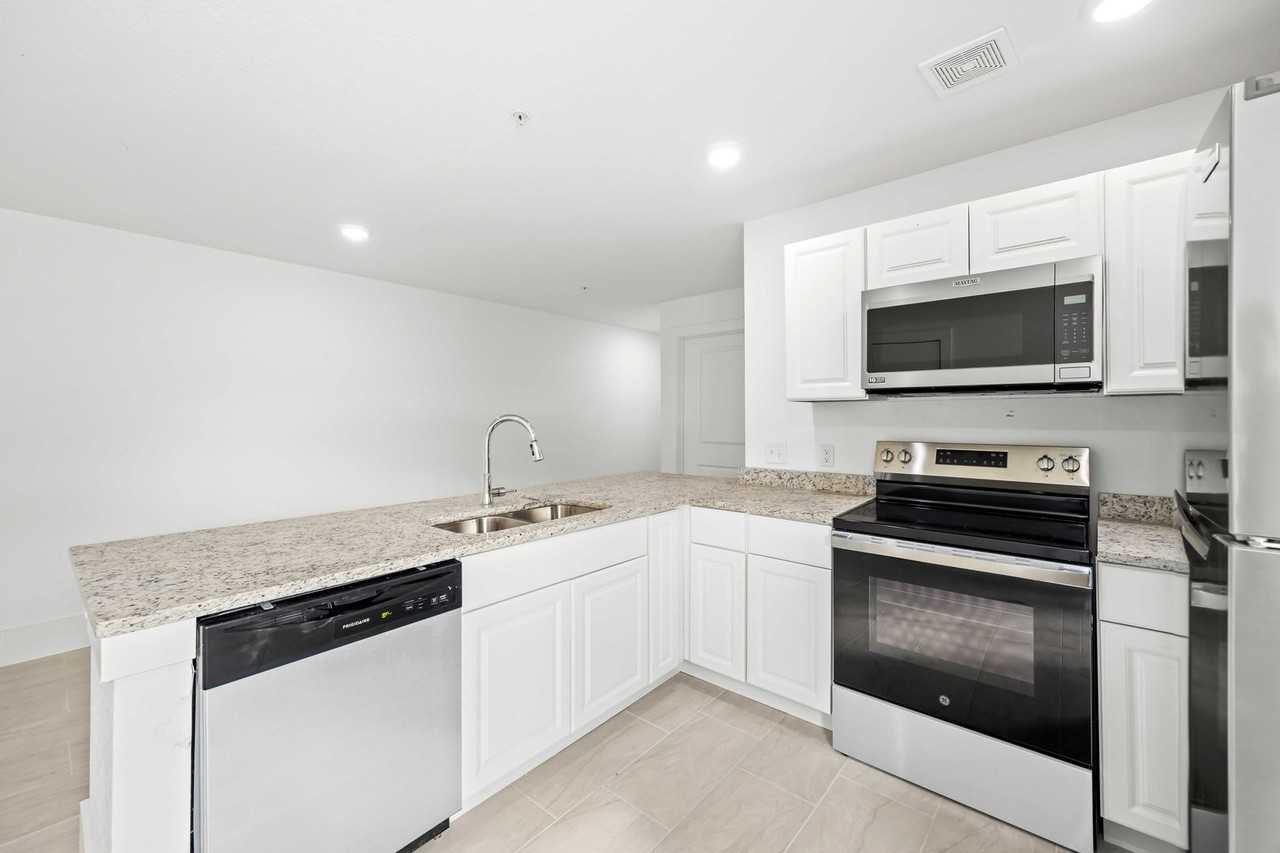 Ware - Photo 3 of 13