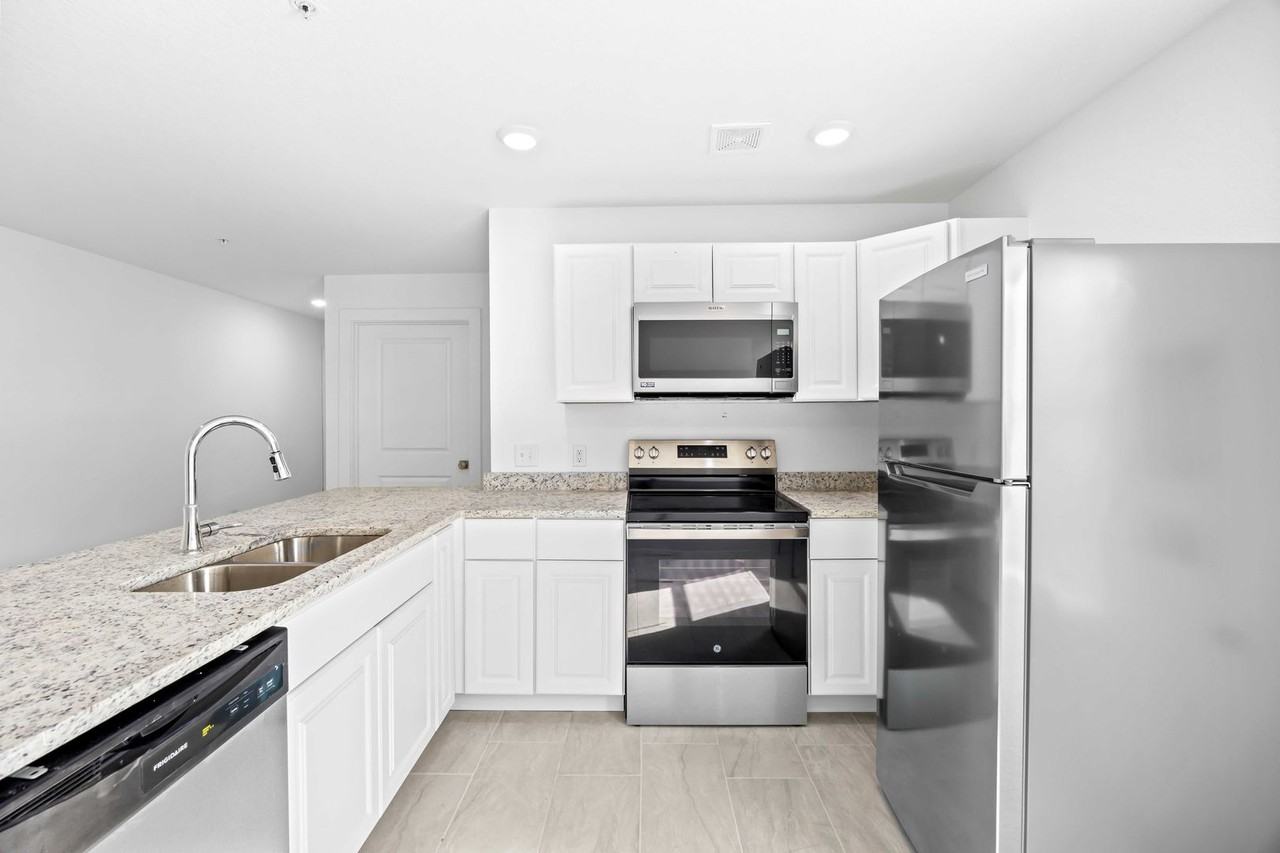 Ware - Photo 4 of 13