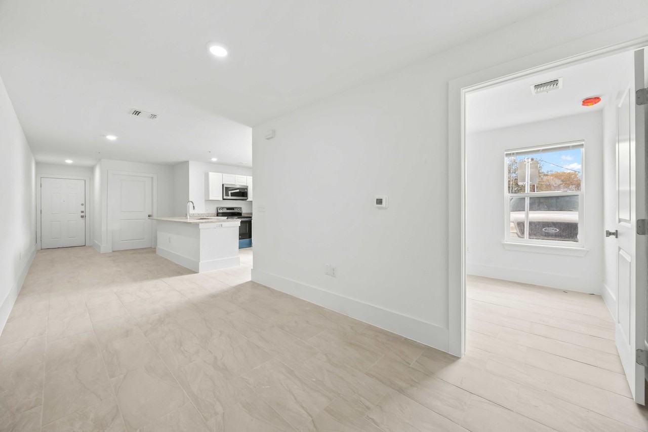 Ware - Photo 7 of 13