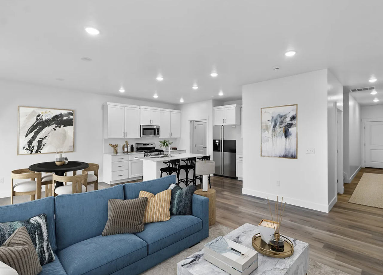 1013 E Malibu Ln - Photo 5 of 13