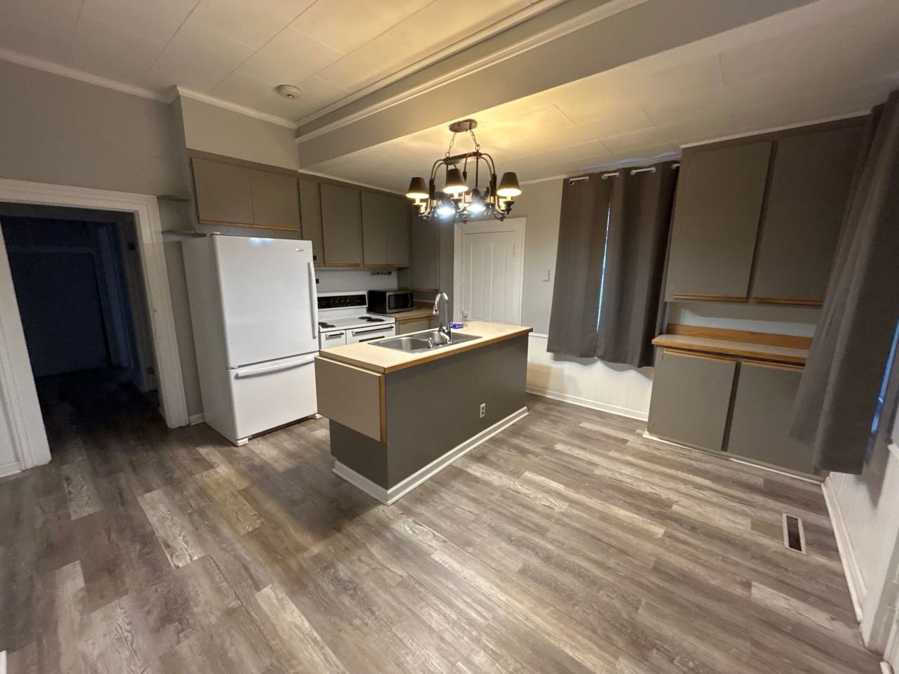 1402 O Avenue - Photo 2 of 23