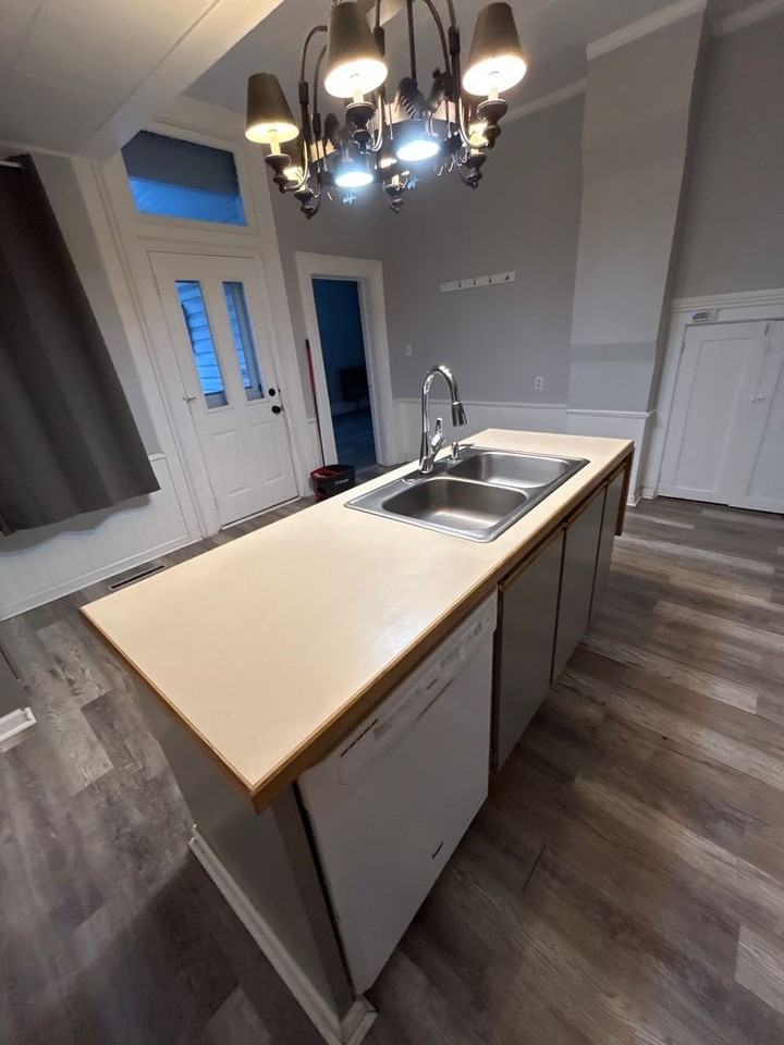 1402 O Avenue - Photo 3 of 23