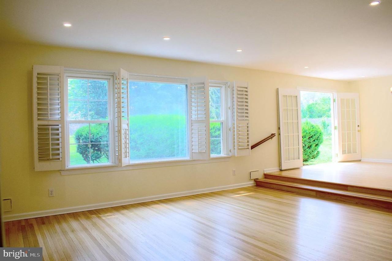 414 Warren Road - Photo 6 of 11