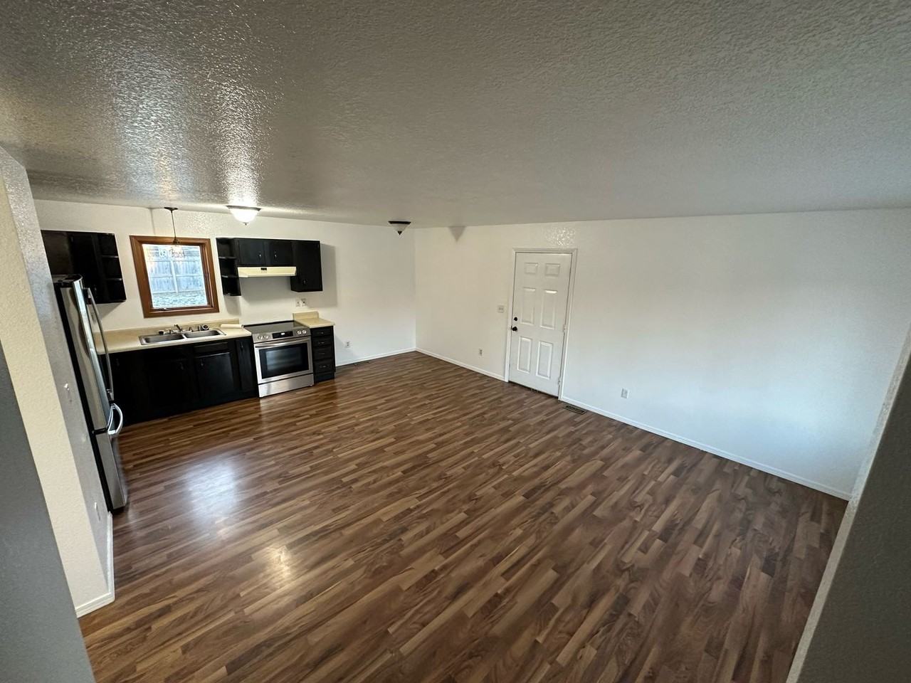 850 W Edinborough Dr - Photo 2 of 9