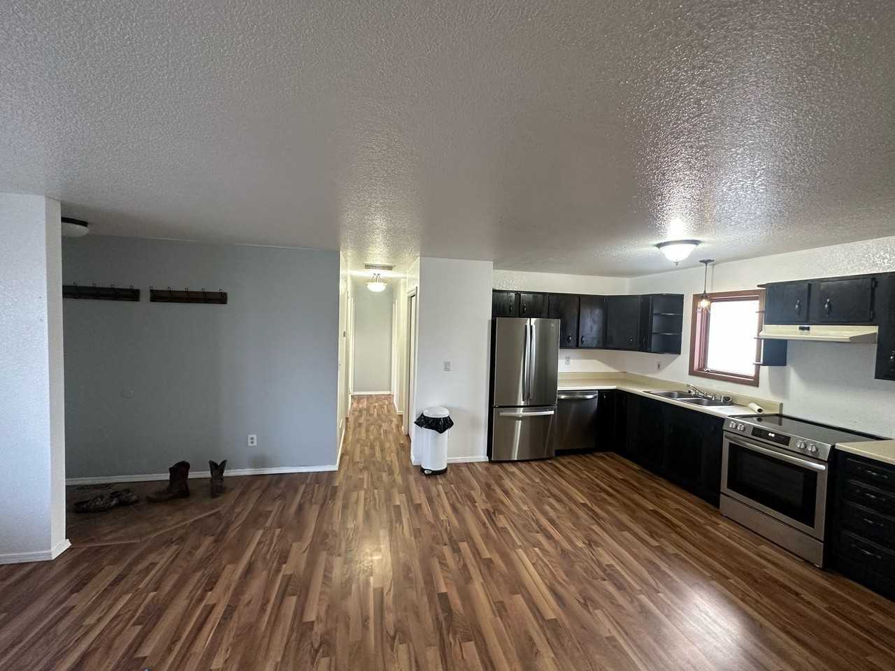 850 W Edinborough Dr - Photo 3 of 9