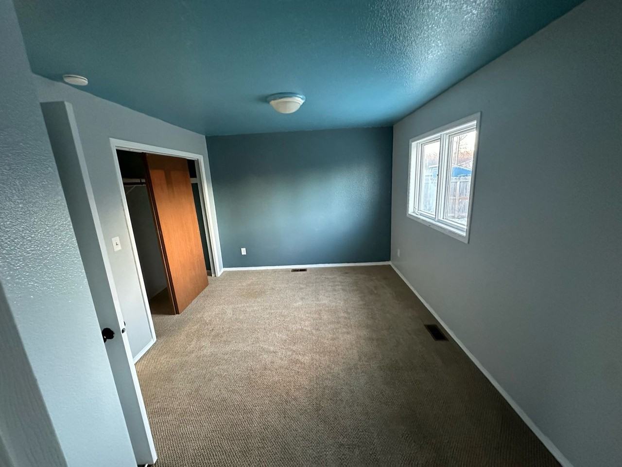 850 W Edinborough Dr - Photo 5 of 9