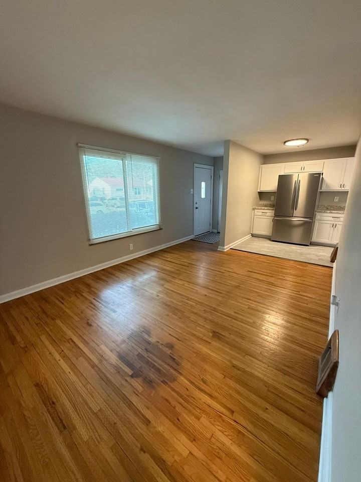 7128 Yates St - Photo 5 of 18